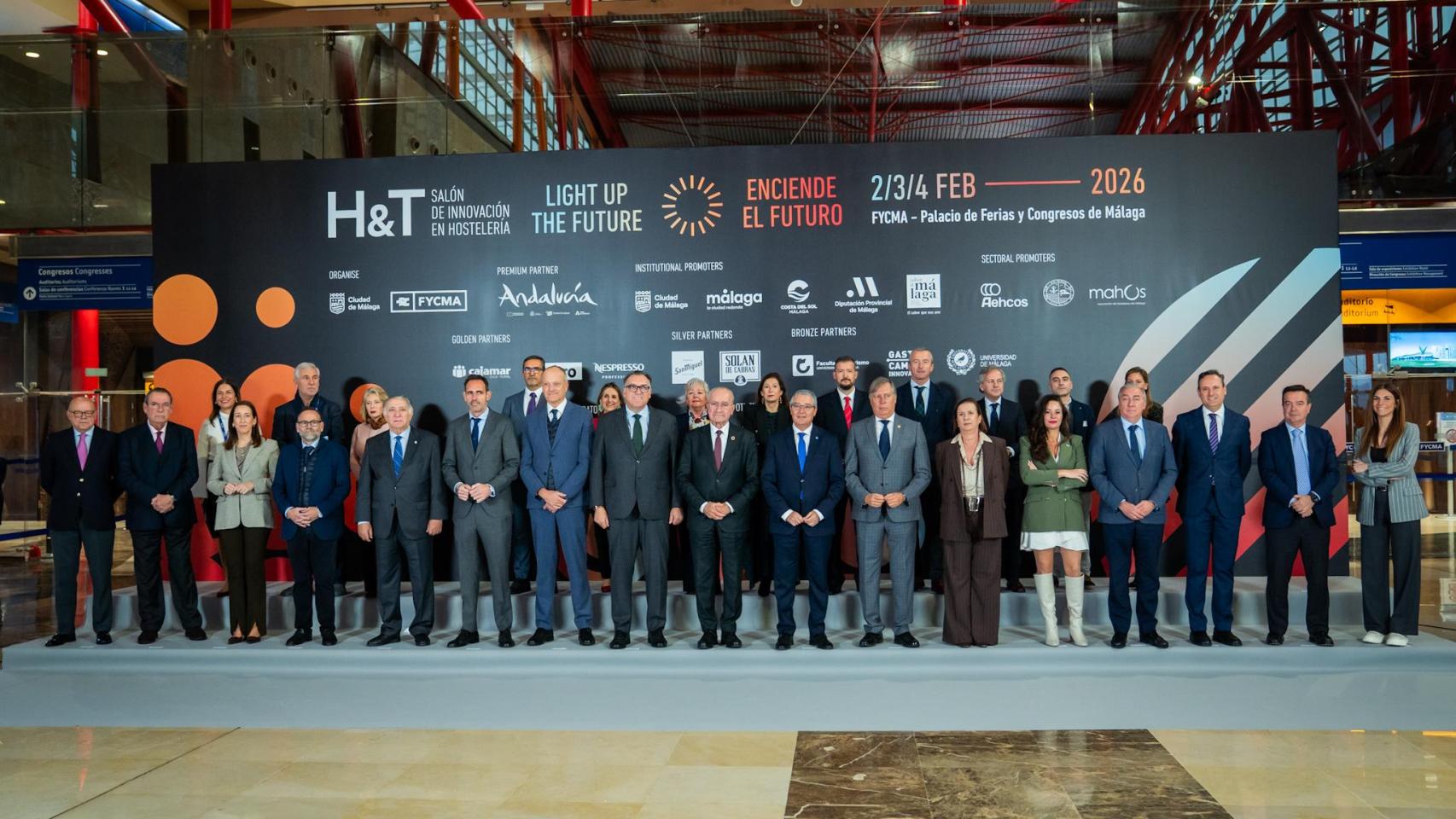 Fotografía de familia de la inauguración de H&T 2026.