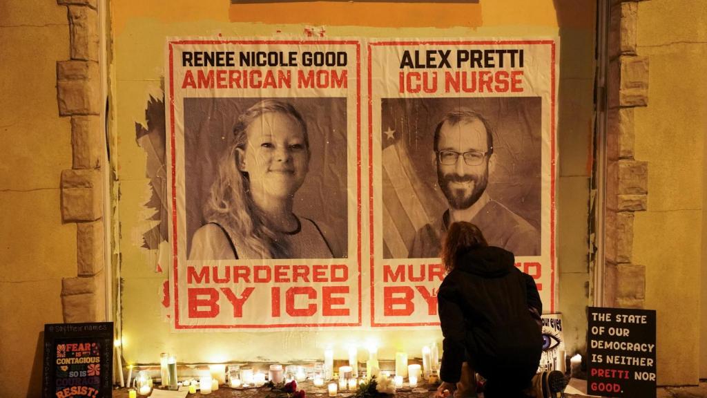 Carteles en las calles de Mineápolis con los retraos de Alex Pretti y Renee Good, los dos ciudadanos fallecidos por disparos de agentes migratorios en esa ciudad.