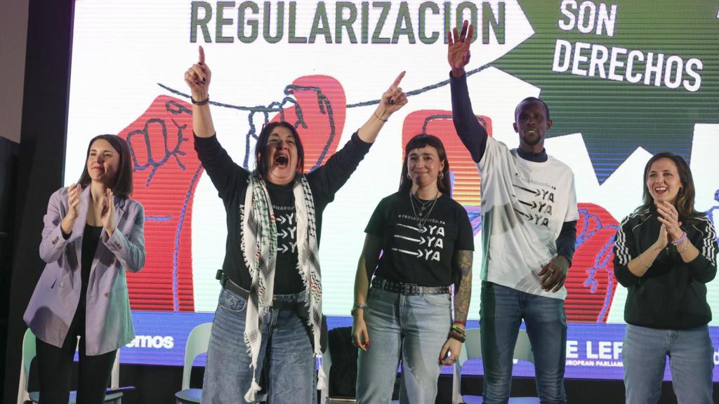Ione Belarra, Irene Montero, Serigne Mbayé, Vicky Columba y Silvana Cabrera, en el acto 'Regularización son derechos',