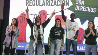 Ione Belarra, Irene Montero, Serigne Mbayé, Vicky Columba y Silvana Cabrera, en el acto 'Regularización son derechos',