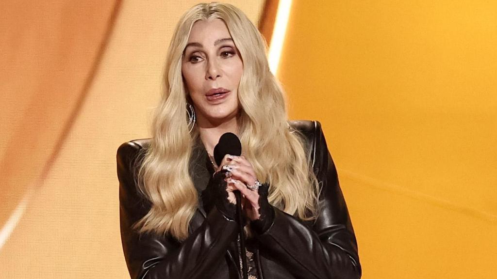 Cher en los Grammy 2026.