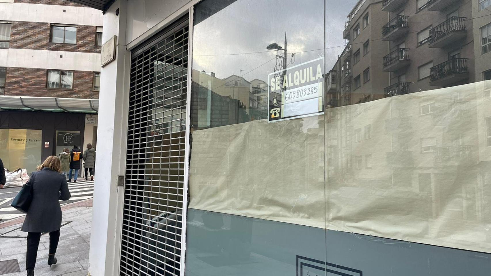 Cierre de un establecimiento comercial en el centro de Vigo.