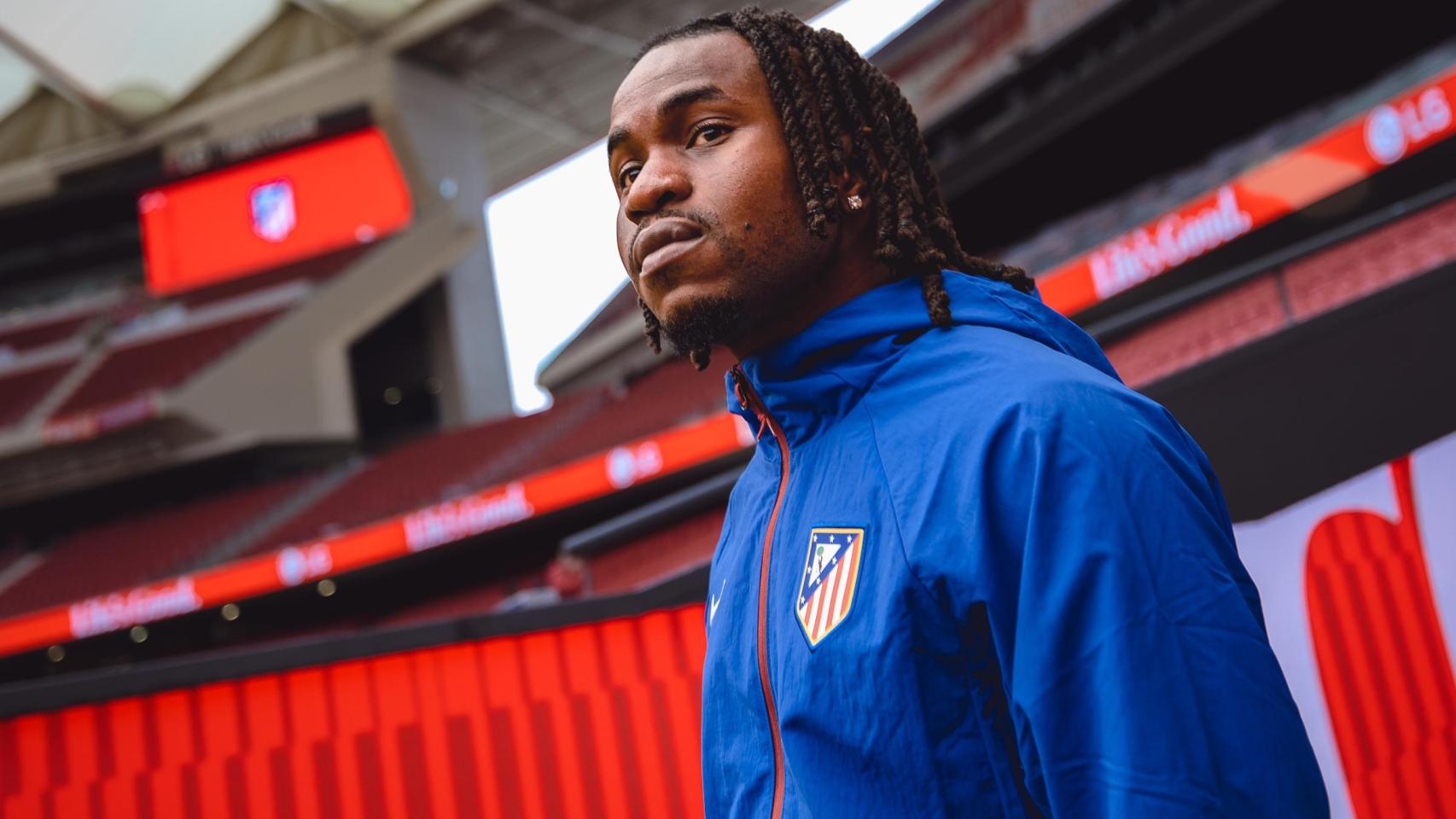 Lookman, posa en el Metropolitano.