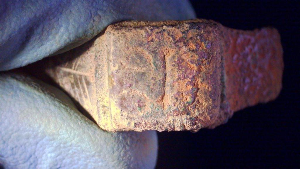 El anillo de bronce encontrado en Pared de los Moros