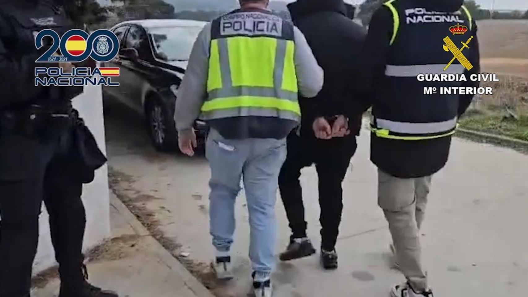 Captura de pantalla del vídeo proporcionado por la Policía Nacional de la detención ocurrida en esta operación.