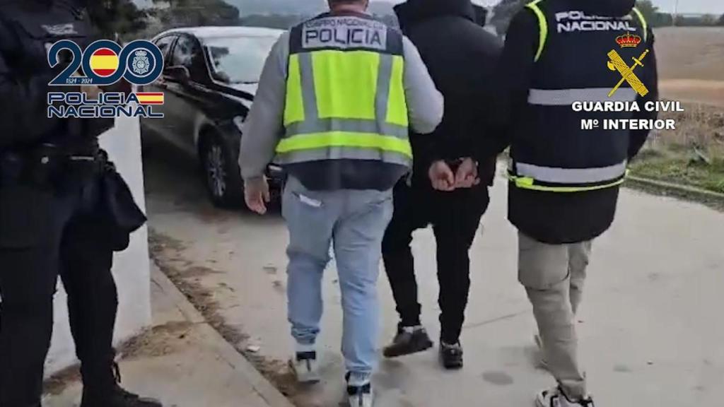 Captura de pantalla del vídeo proporcionado por la Policía Nacional de la detención ocurrida en esta operación.