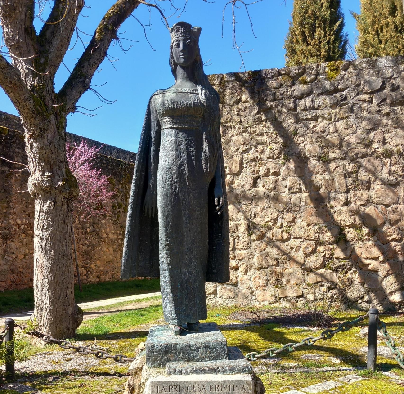 Estatua de la Princesa Kristina en Covarrubias.