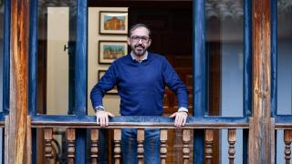 José Manuel López Cogolludo, en la balconada del patio interior de la sede de la EMV en el Casco Histórico de Toledo.