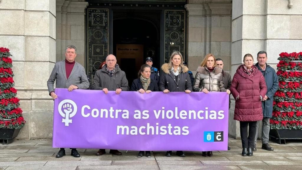 Minuto de silencio en A Coruña por el asesinato machista ocurrido este domingo en Mos