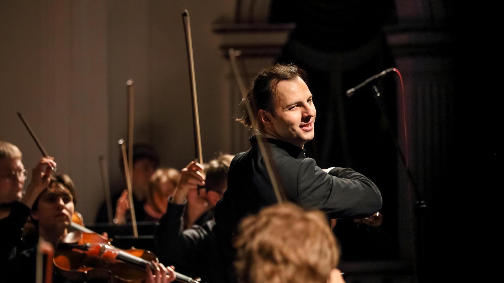 Teodor Currentzis en un concierto. Foto: Anton Zavjyalov