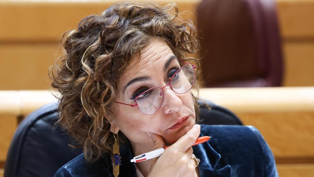 María Jesús Montero durante una sesión plenaria extraordinaria en el Senado.