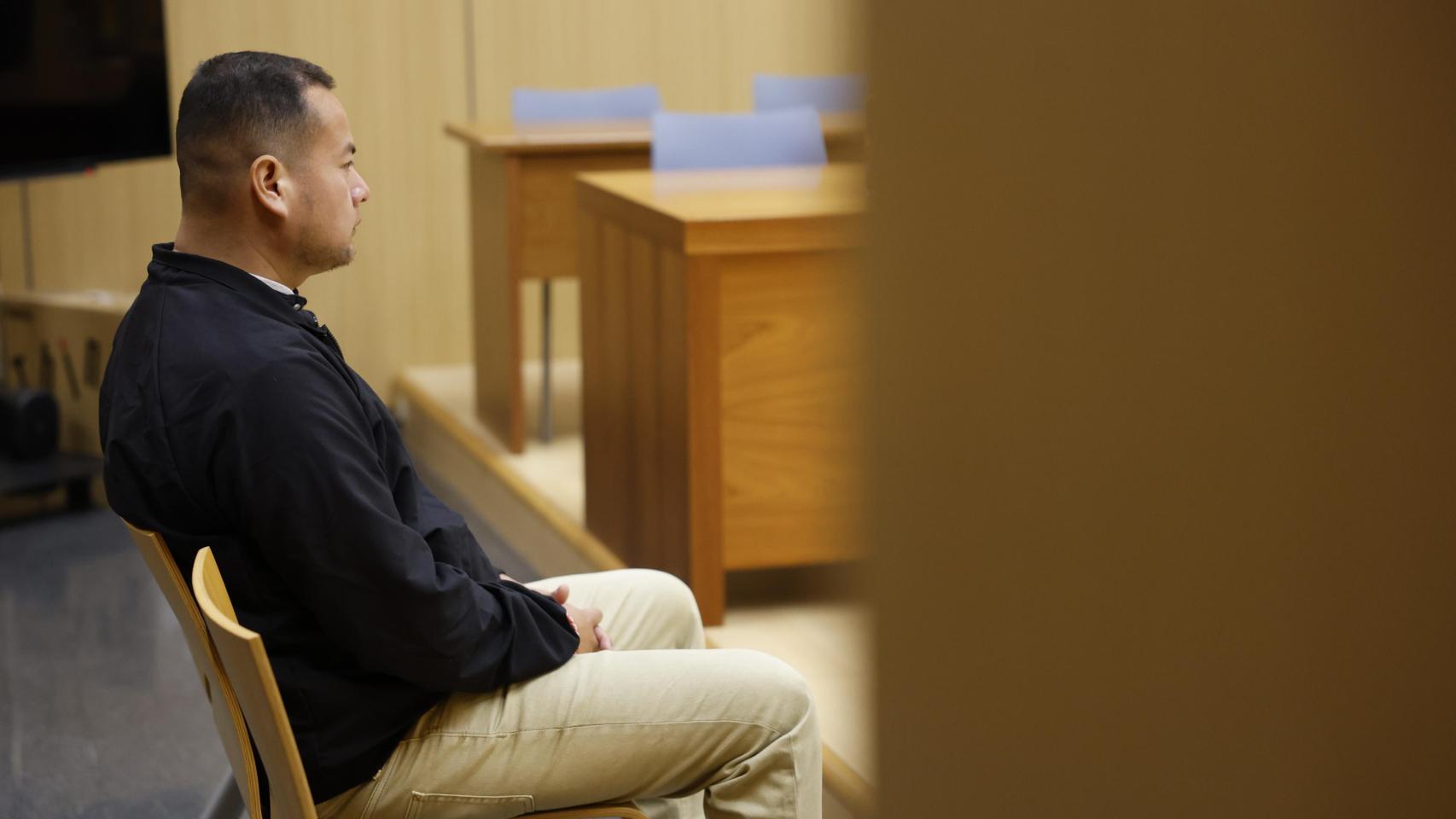 Imagen del juicio contra el hombre acusado de matar en enero de 2024 al canónigo emérito de la catedral de Valencia. Efe / Ana Escobar