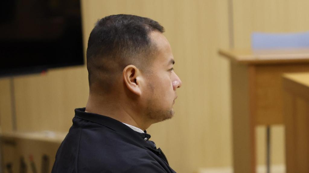 Imagen del juicio contra el hombre acusado de matar en enero de 2024 al canónigo emérito de la catedral de Valencia. Efe / Ana Escobar