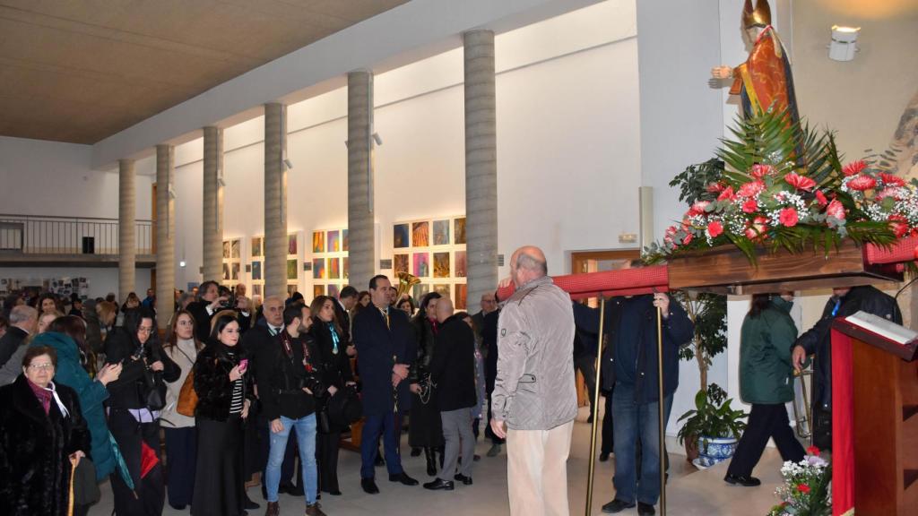 Misa y procesión en honor a San Blas, con la presencia del alcalde de Santa Marta, David Mingo, y el resto de la Corporación municipal,