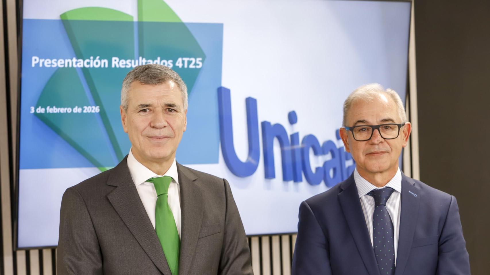 Pablo González, director financiero, e Isidro Rubiales, CEO de Unicaja, en la presentación de los resultados 2025.