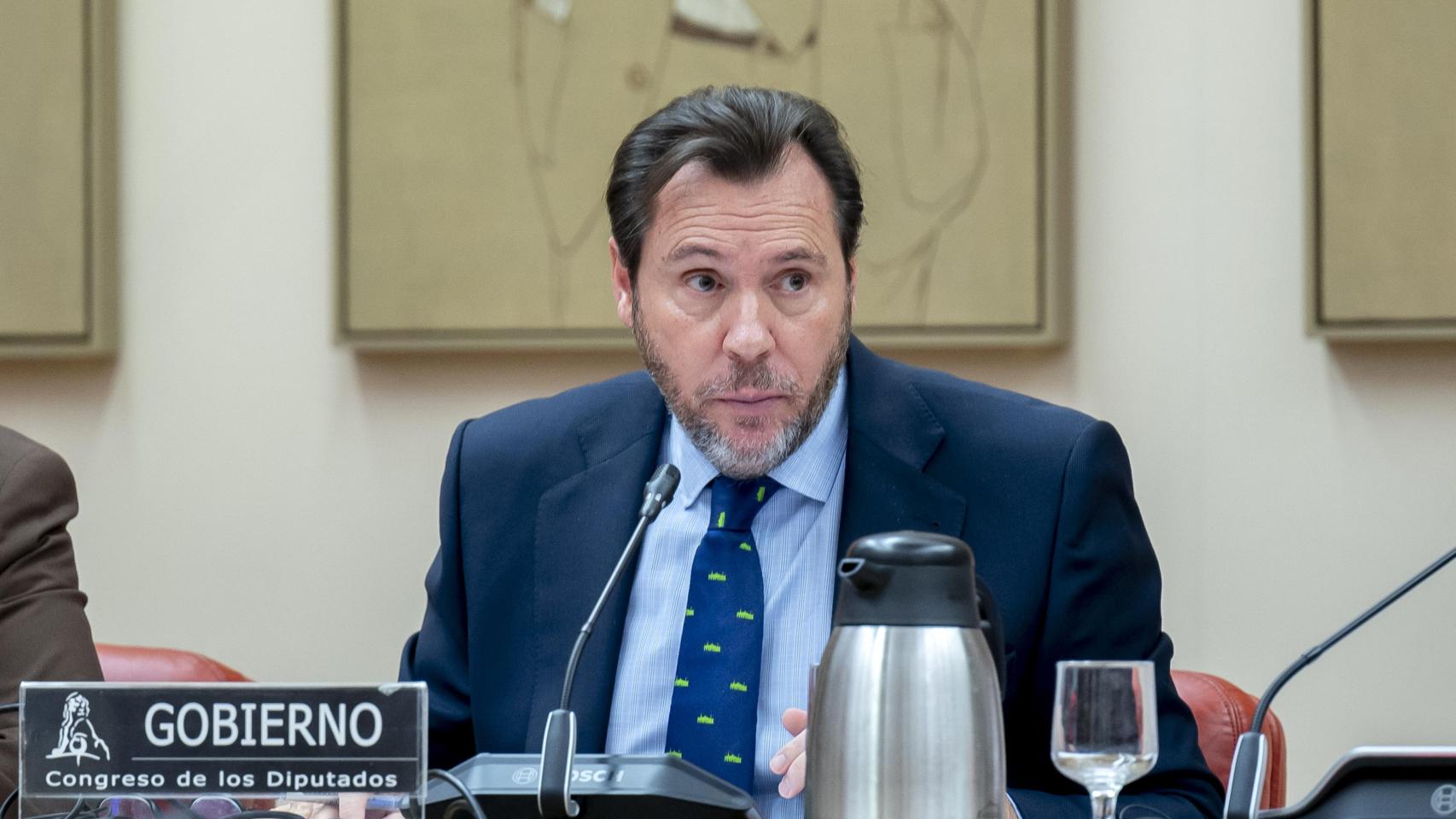 El ministro de Transportes y Movilidad Sostenible, Óscar Puente, comparece ante la Comisión de Transportes y Movilidad Sostenible, en el Congreso de los Diputados.