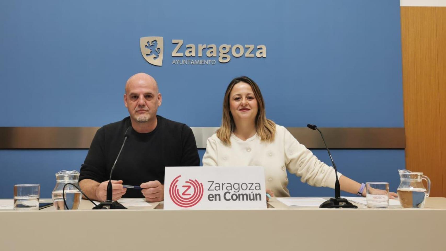 La portavoz de ZEC, Elena Tomás, junto al concejal Suso Dominguez.