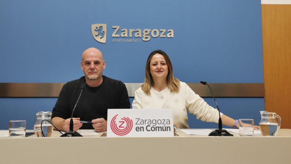La portavoz de ZEC, Elena Tomás, junto al concejal Suso Dominguez.