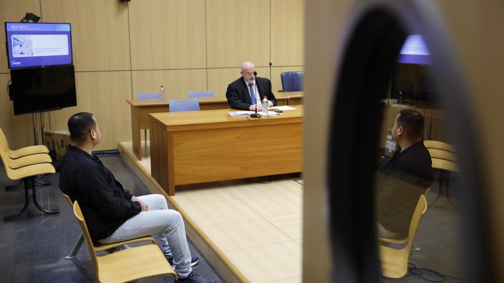 Lectura del veredicto del juicio contra el hombre acusado de asesinar al canónigo emérito. Efe / Ana Escobar