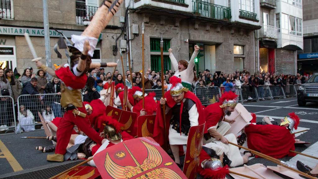La comparsa 'Astérix, Obélix e toda a súa compañía invaden Compostela' en el Carnaval de 2025