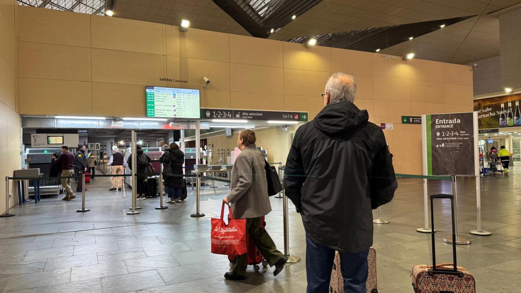 Los carteles de Delicias anuncian retrasos por las limitaciones temporales de velocidad.