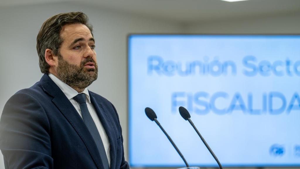 Núñez en la reunión sectorial sobre fiscalidad del PP de Castilla-La Mancha celebrada este martes en Toledo. Foto: PP CLM.