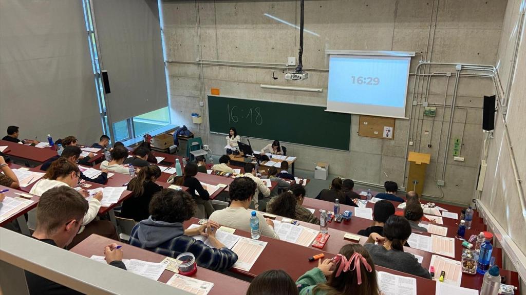 Aspirantes al examen FIR.