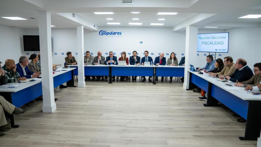 Reunión sectorial sobre fiscalidad del PP de Castilla-La Mancha celebrada este martes en Toledo. Foto: PP CLM.