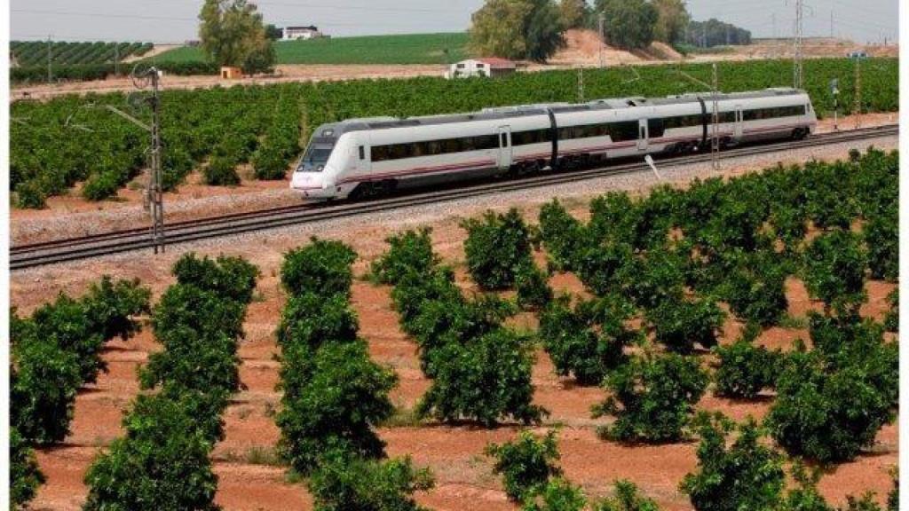 Imagen de un tren de Media Distancia de Renfe.