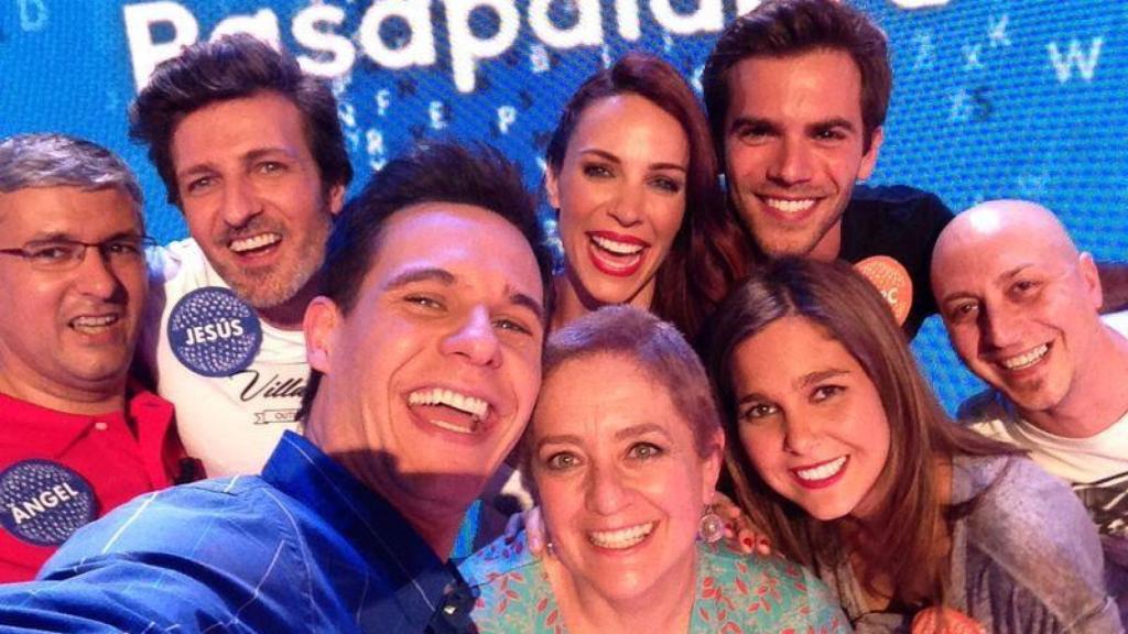 Paz Herrera, junto a Christian Gálvez y el resto de invitados, el día que ganó el bote de 'Pasapalabra'.