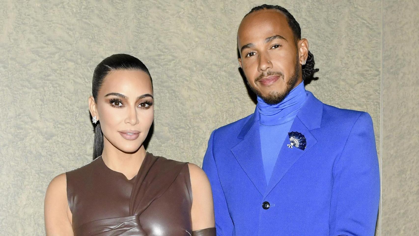 Kim Kardashian y Lewis Hamilton en un acto celebrado en 2021.