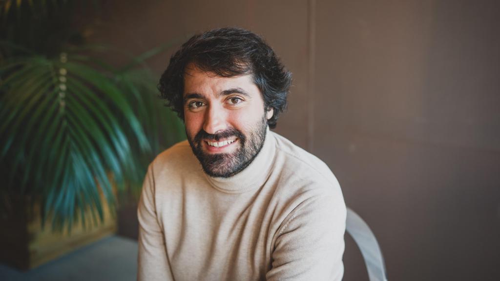 El novelista Daniel Ramírez.