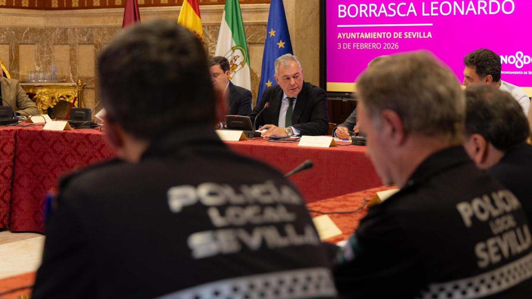 El alcalde de Sevilla, José Luis Sanz, en la reunión.
