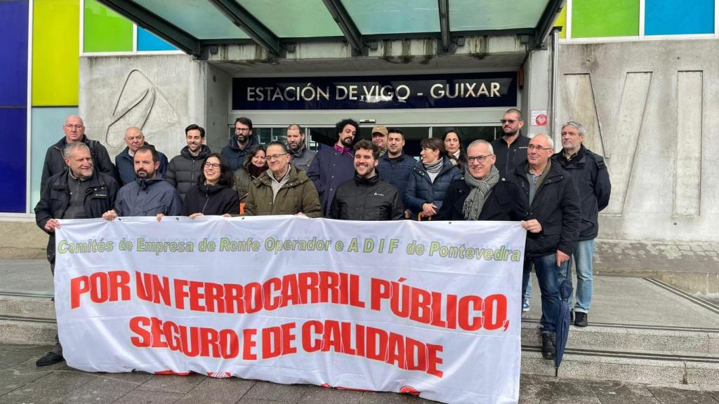 Concentración de trabajadores de Renfe en Vigo-Guixar.