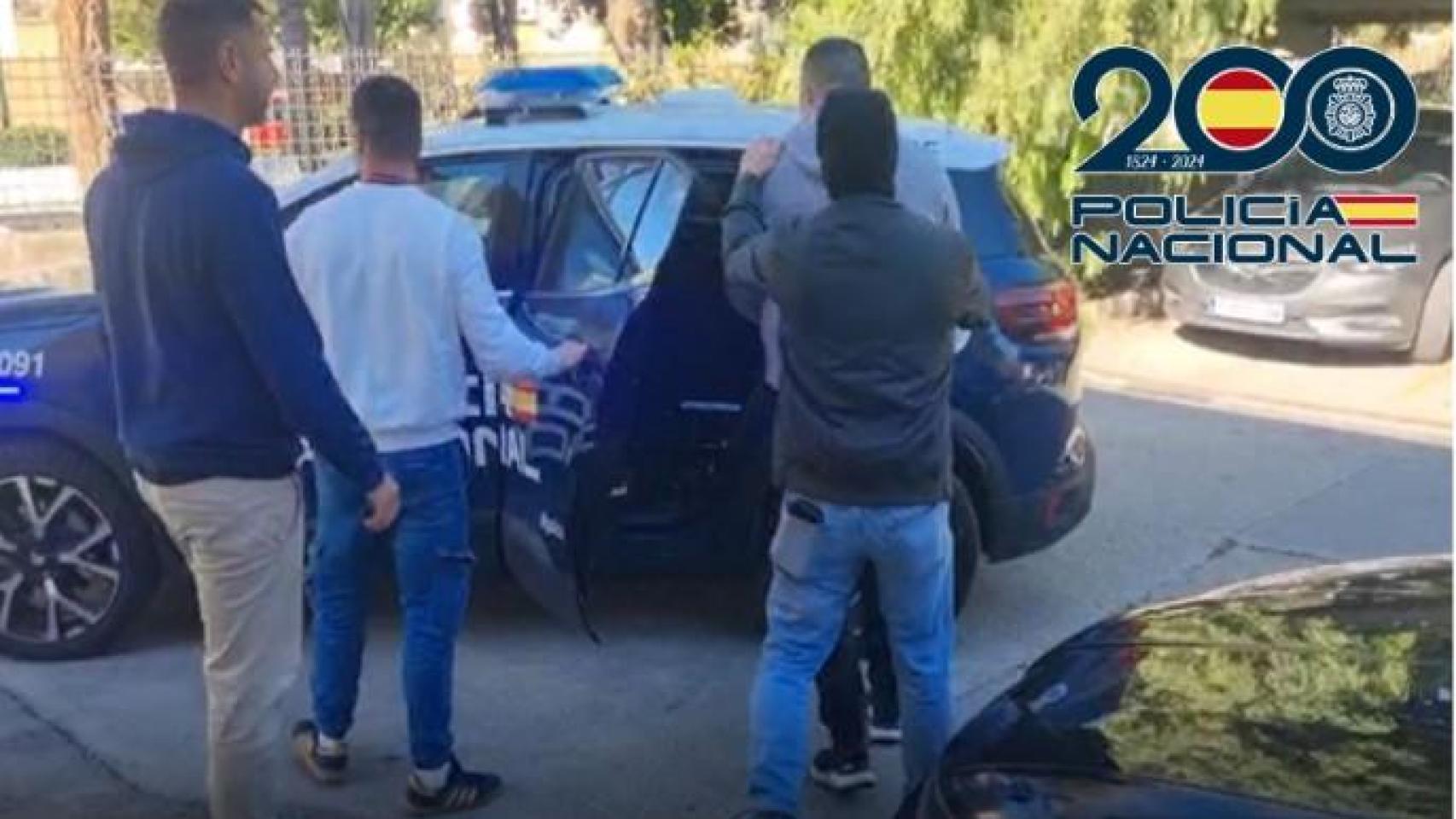 Detención del presunto estafador.