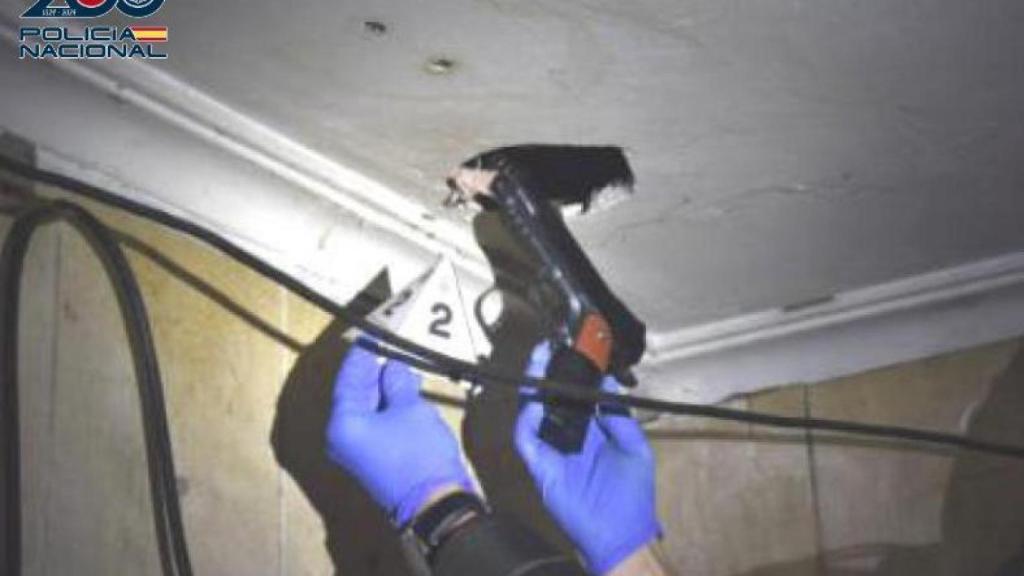 Lugar donde mantenía oculta la pistola.