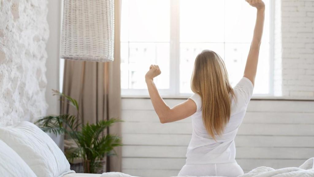 ¿Has oido hablar de los despertadores que simulan el amanecer? este es el motivo por el que lo expertos lo recomiendan