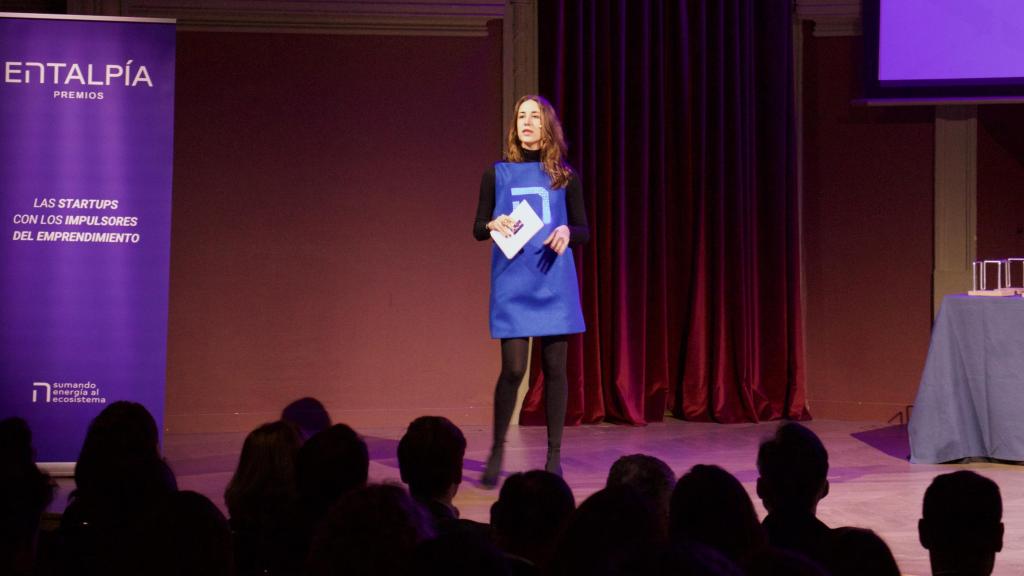 Claudia Múgica luce un vestido 'inteligente' de la emprendedora Cristina Correa Pardo, en la gala de los Premios Entelpía 2026.