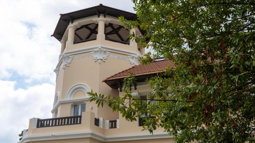 Torreón de Os Loureiros.