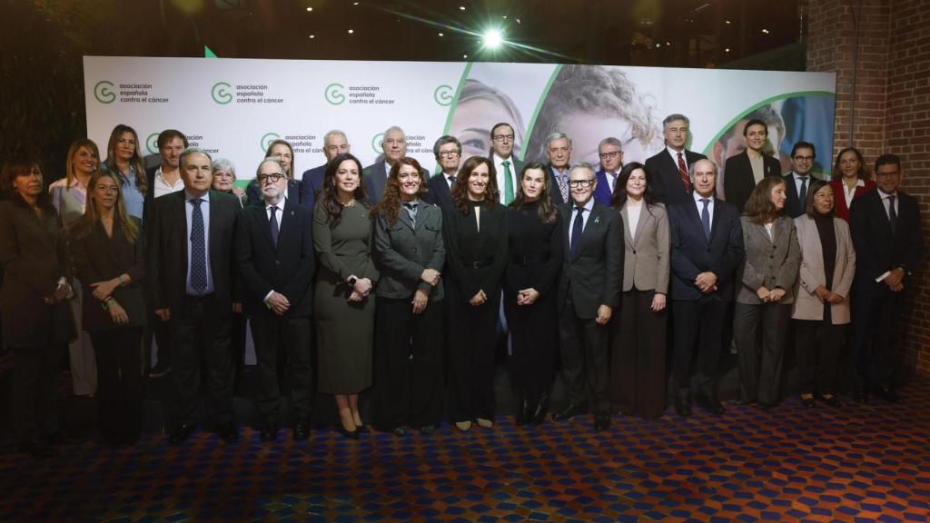 Foto de familia durante el acto institucional.