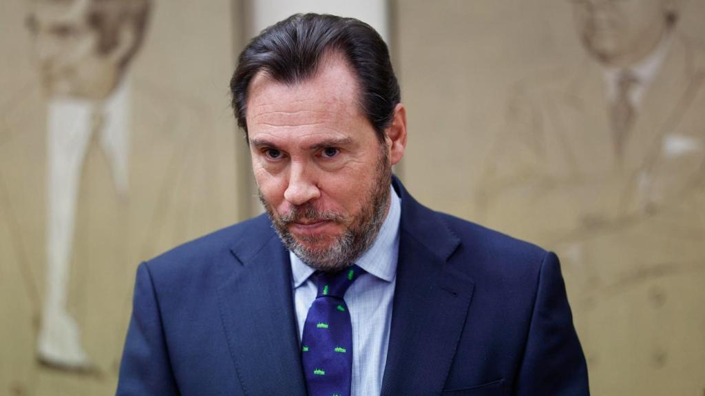El ministro Óscar Puente, este martes, en la Comisión de Transportes del Congreso de los Diputados.