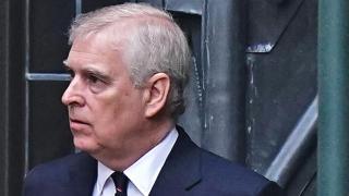 El expríncipe Andrés, expulsado de Royal Lodge en plena noche tras salir a la luz su foto a cuatro patas sobre una joven