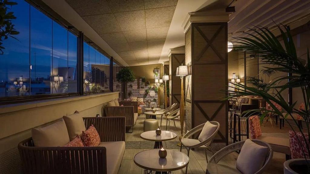 La terraza cubierta del Hotel Emperador.