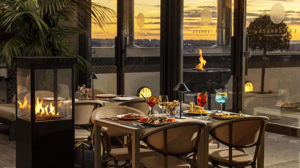 La terraza recién reformada del Hotel Emperador.
