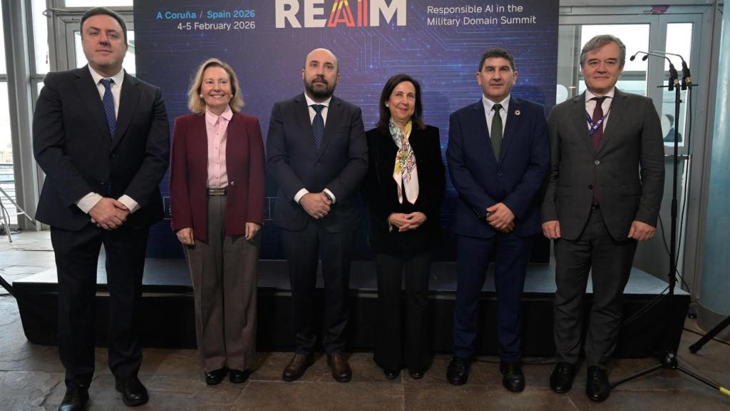 Margarita Robles junto a autoridades en el Reaim.