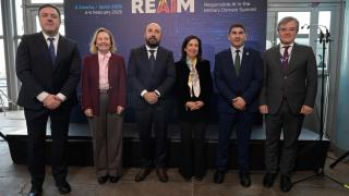 Margarita Robles junto a autoridades en el Reaim.