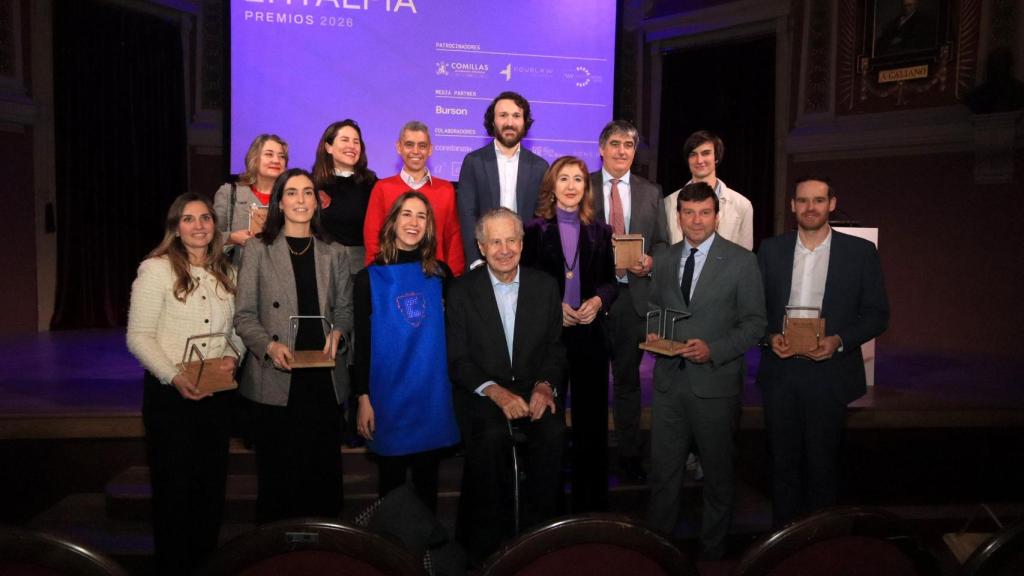 Foto grupal de los galardonados en los Premios Entalpía 2026.