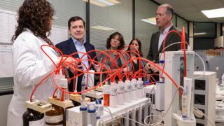 El presidente de la Junta y del PP de Castilla y León, Alfonso Fernández Mañueco, durante su visita al Centro Tecnológico de Miranda de Ebro, este miércoles