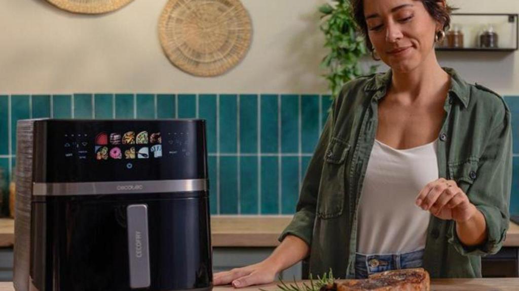 Así es la freidora de aire moderna que puedes usar como horno, grill y plancha: ¡rebajada a menos de 60€ por poco tiempo!