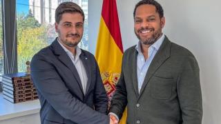 El exgestor de Vox en Ávila, David Castrejón, junto al secretario general del partido, Ignacio Garriga, en una imagen de archivo